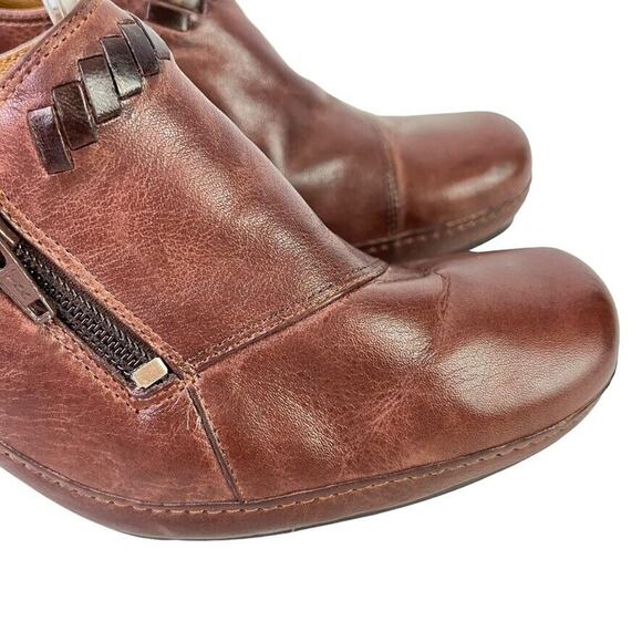 Clarks Artisan Womens Chunky Heels Brown Leather Side Zip Comfort Shoes sz 10 M - Picture 13 of 16